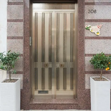 Nina - Selfcheck-in *